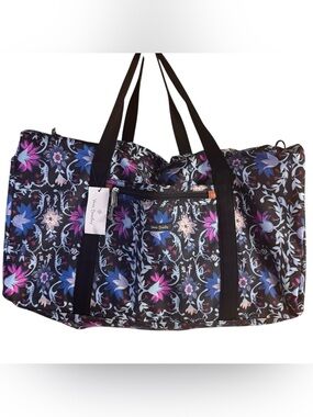NWT Vera Bradley Large Travel Tote Weekender Floral Overnight Bag